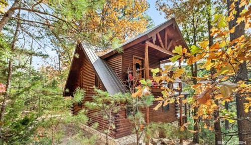 Hideaway One-Bedroom Cottage with Spa Bath – Forest View