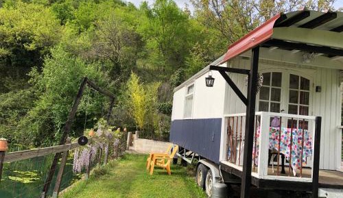 Wooden Caravan (2-3 People)