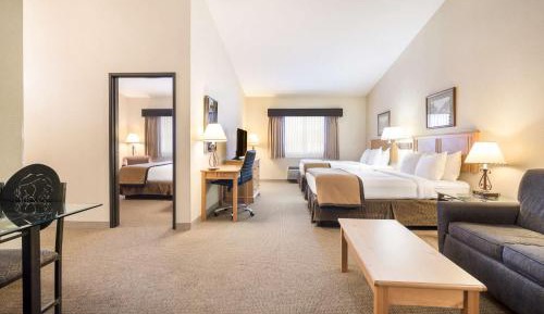 Family Suite with One King Bed and Two Queen Beds