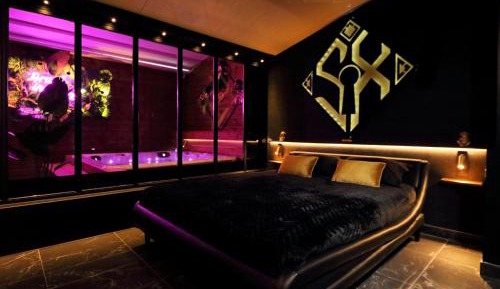 Suite with Hot Tub
