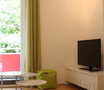 One-Bedroom Apartment with Balcony - Frieda -	