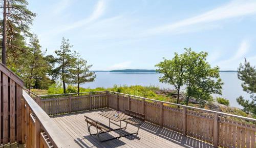 Cottage (6 Adults)