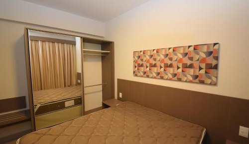 Apartment with Mountain View