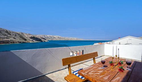 Apartment with Mountain View