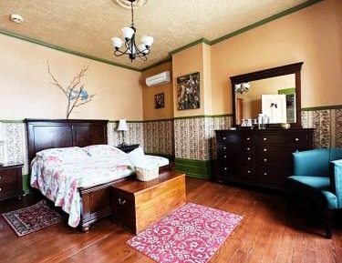 Queen Room with Shared Bathroom