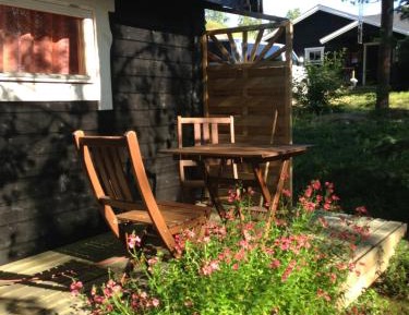 Cottage with Shared Bathroom (2 Adults)