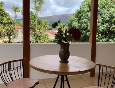 Quarto Quádruplo Superior com Varanda e Vista da Serra