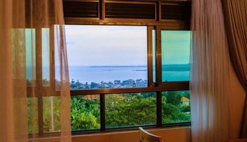Deluxe Double Room (2 Adults + 1 Child)