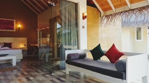 Deluxe Double Room (2 Adults + 1 Child)