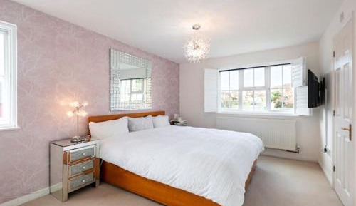 Deluxe King Suite