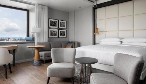 Junior King Suite with Club Lounge Access
