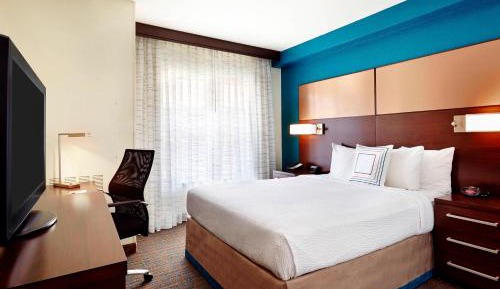 One-Bedroom Queen Suite with Sofa Bed