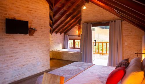 Queen Room with Spa Bath - V