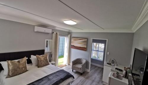 Deluxe Queen Room