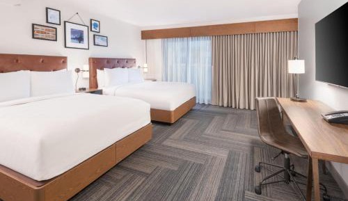 Suite, 2 Queen, Sofa bed