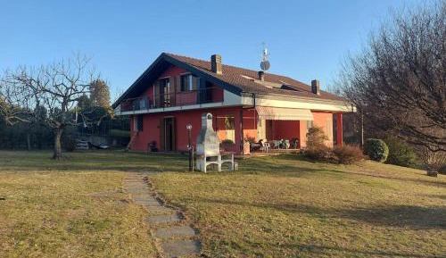 Apartment with Mountain View