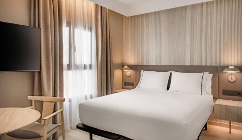 Standard Queen Guest Room