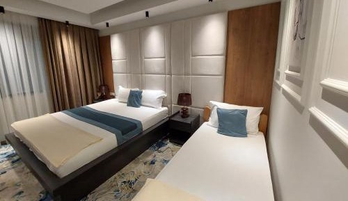 Deluxe Family Room