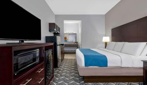 Deluxe King Room - Non-Smoking