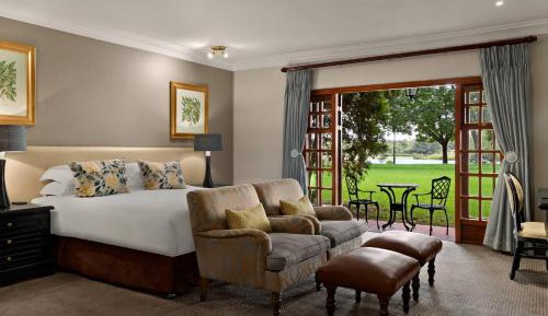 Guest room, 1 King, Sofa bed, Lake view, Patio 