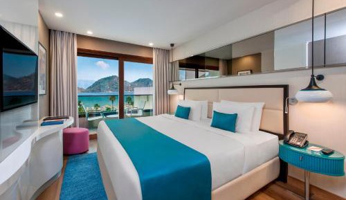 Superior Room with Queen Size Bed, Sea View