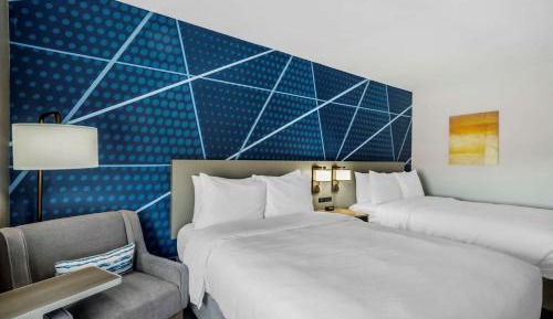 Queen Room with Two Queen Beds - Non-Smoking