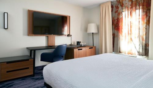 King Room with Roll-in Shower - Mobility and Hearing Accessible