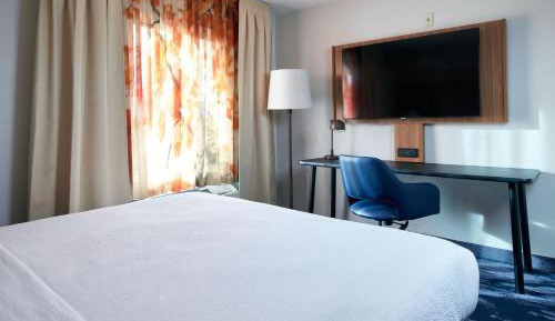 King Suite with Sofa Bed and Adapted Tub - Mobility and Hearing Accessible