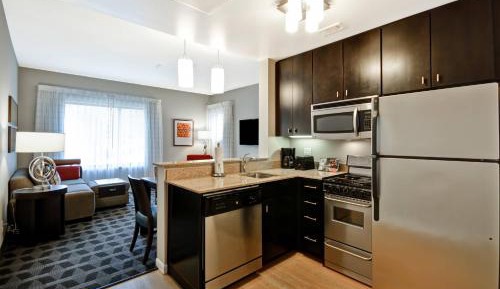 Deluxe Two-Bedroom Queen Suite