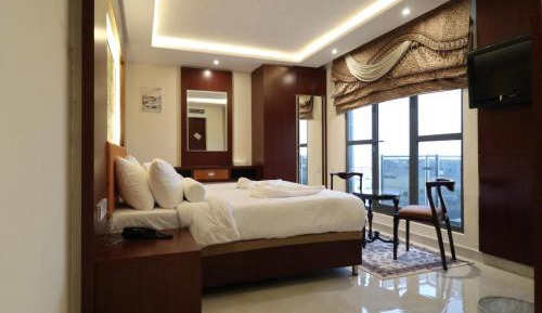 Deluxe King Suite