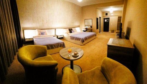 Deluxe Family Room