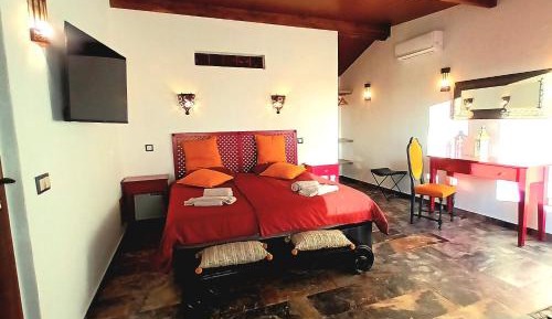 Queen Suite with Spa Bath