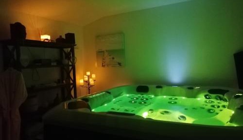 King Room with Spa Bath