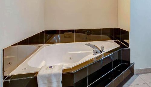 Deluxe Queen Room with Two Queen Beds - Non-Smoking