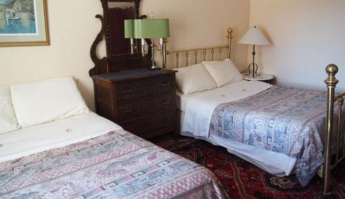 Quadruple Room with Shared Bathroom