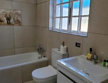 Deluxe Double Room (2 Adults + 1 Child)