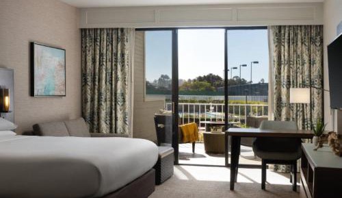 Guest room, 1 King, Sofa bed, Resort view