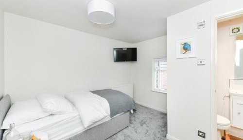 Single Room with Private Bathroom