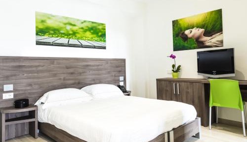 Classic One-Bedroom Apartment (2 Adults)
