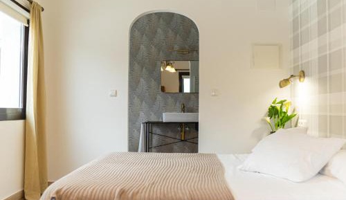 Deluxe Double or Twin Room with Mountain View