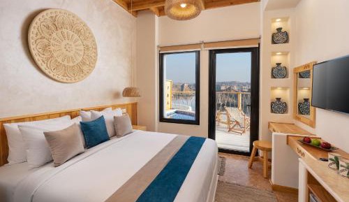 Premium Queen Room with Temple and Nile View