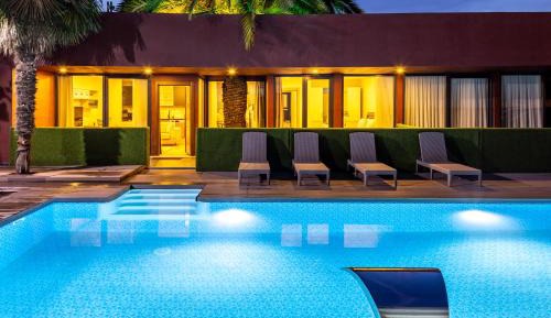 Luxury One-Bedroom Apartment Pool Access