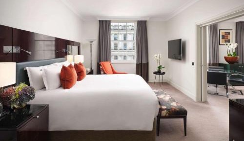 St James King Suite with Separate Lounge and Dining Space - Waterloo Place View