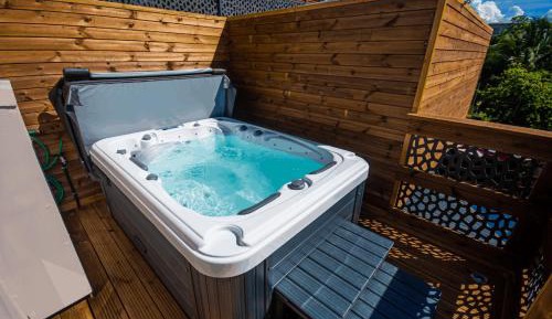 Deluxe Suite with Spa Bath