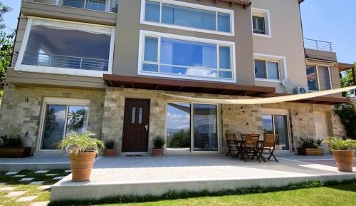 Apartment with Garden View