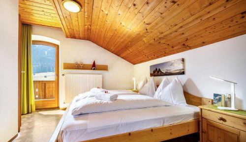 Superior One-Bedroom Apartment with Balcony