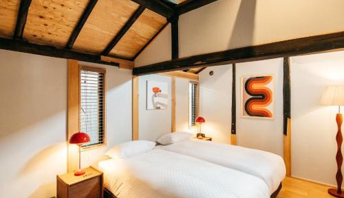 Standard Twin Room with Shared Bathroom
