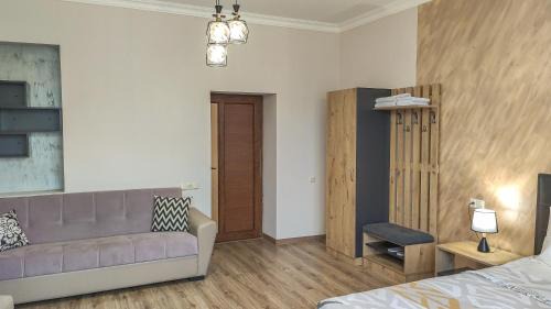 Family Room with Garden View