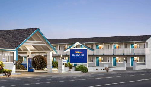 Queen Room with Two Queen Beds and Ocean View - Non-Smoking
