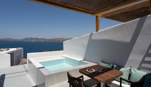 Deluxe Room with Plunge Pool and Caldera View